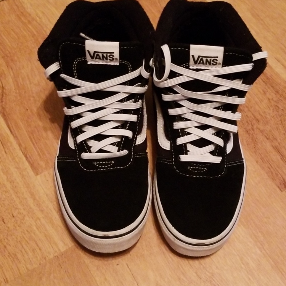 Athletic shoes